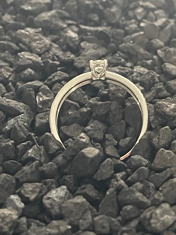 Solitaire or blanc diamant 18 k accompagné