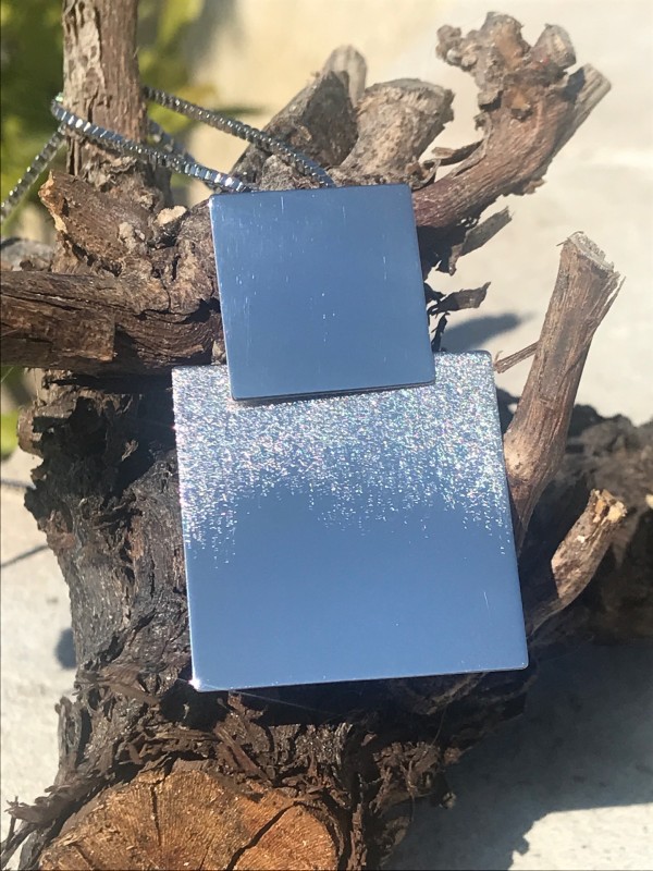 Collier argent double motifs carré avec un dégradé de satiné et brillant : 172€