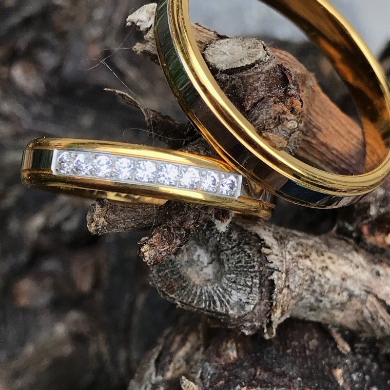 Alliances intemporelles or jaune et blanc diamant