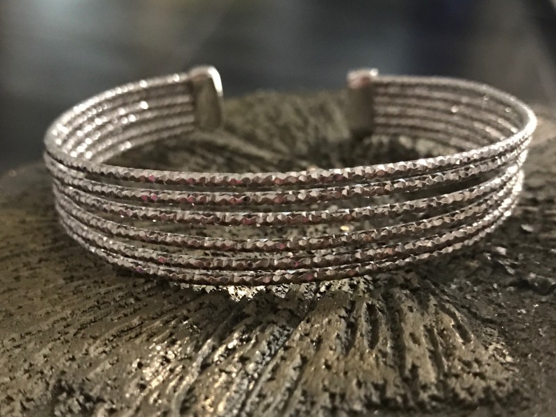 Bracelet jonc en argent rigide 7 rangs : 138€