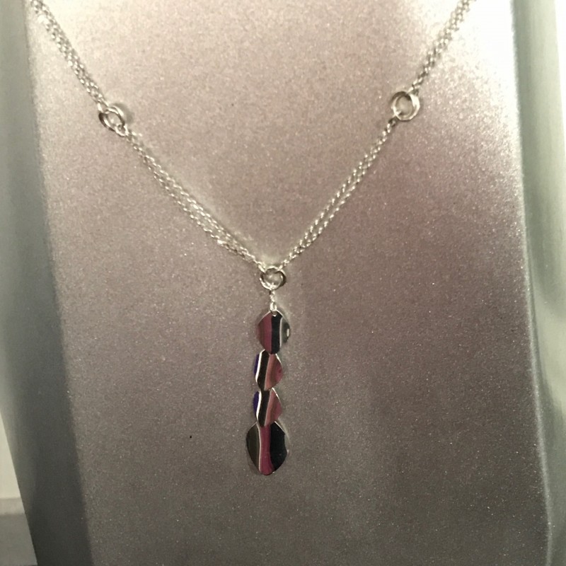 Collier argent 4 motifs articulé : 98€