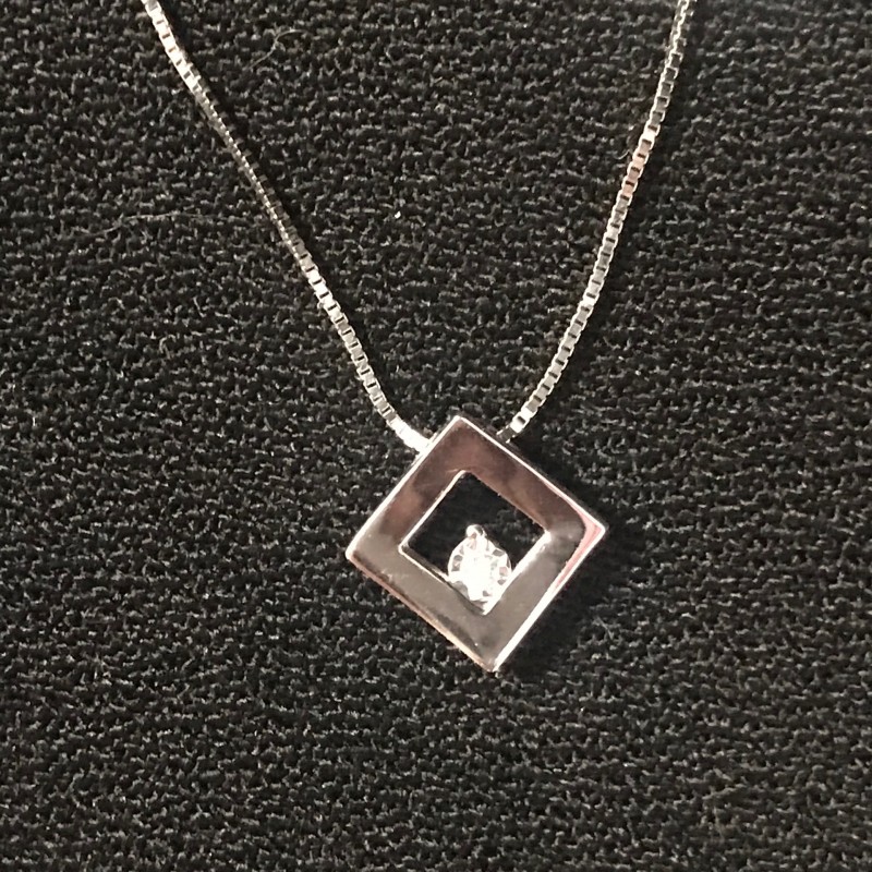 Pendentif or blanc et diamant  574€