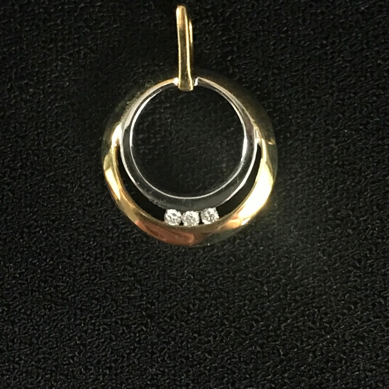 Pendentif bicolore et diamant 362€