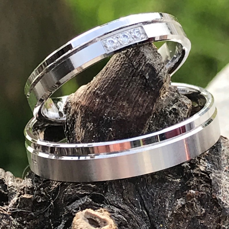 Duo d'alliances en or blanc et diamants