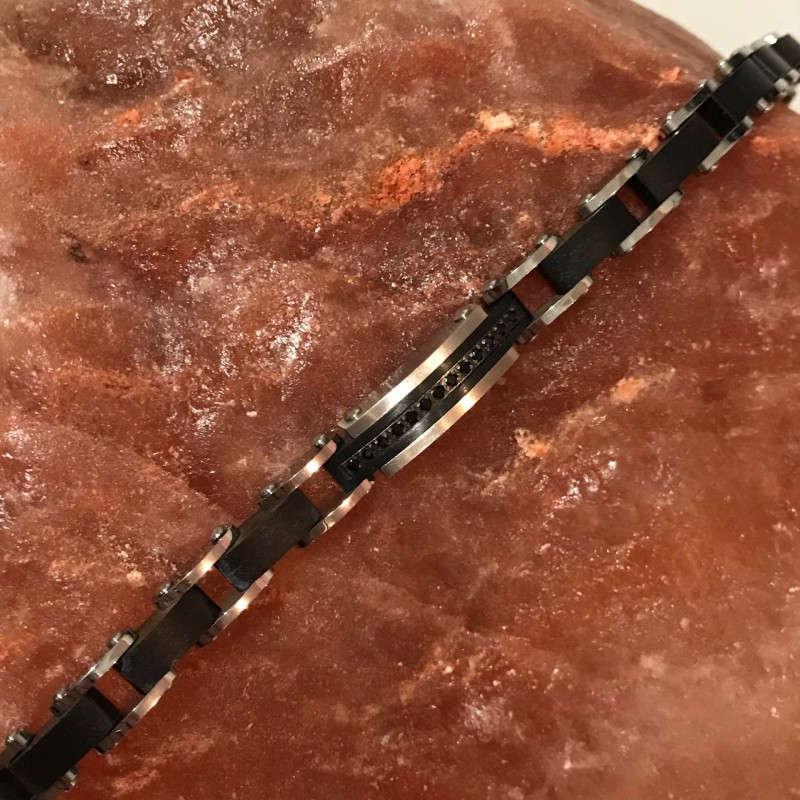 Bracelet acier et cuir avec plaque serti d'oxyde noir : 64€