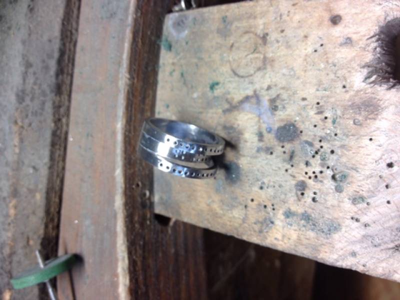 Création d'une bague or blanc 18k pour femme avec diamant original