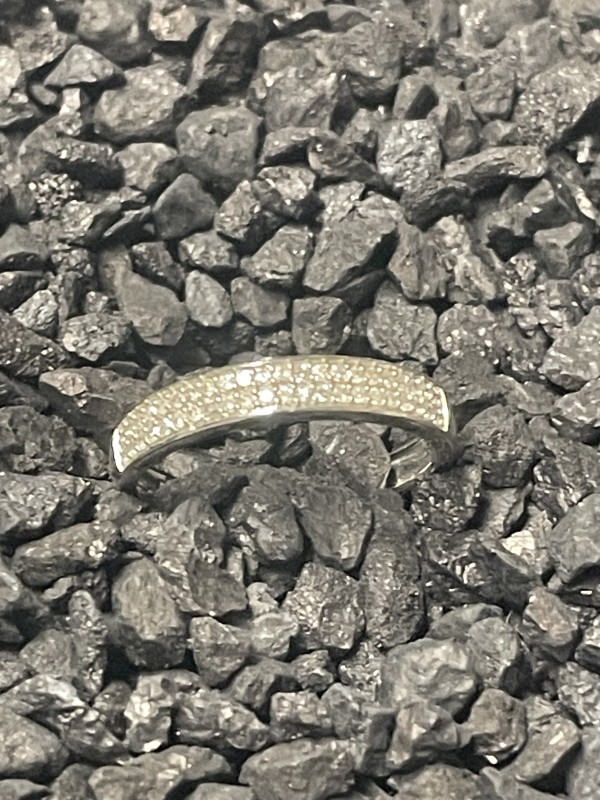 Alliance or blanc 18K 1/2 tour sertie grain 0,15 ct diamants 