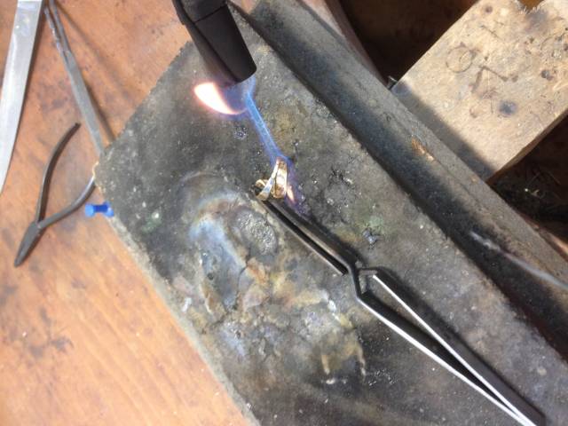 Notre zone d'activité pour ce service Vente d'alliances en or sur-mesure pour homme